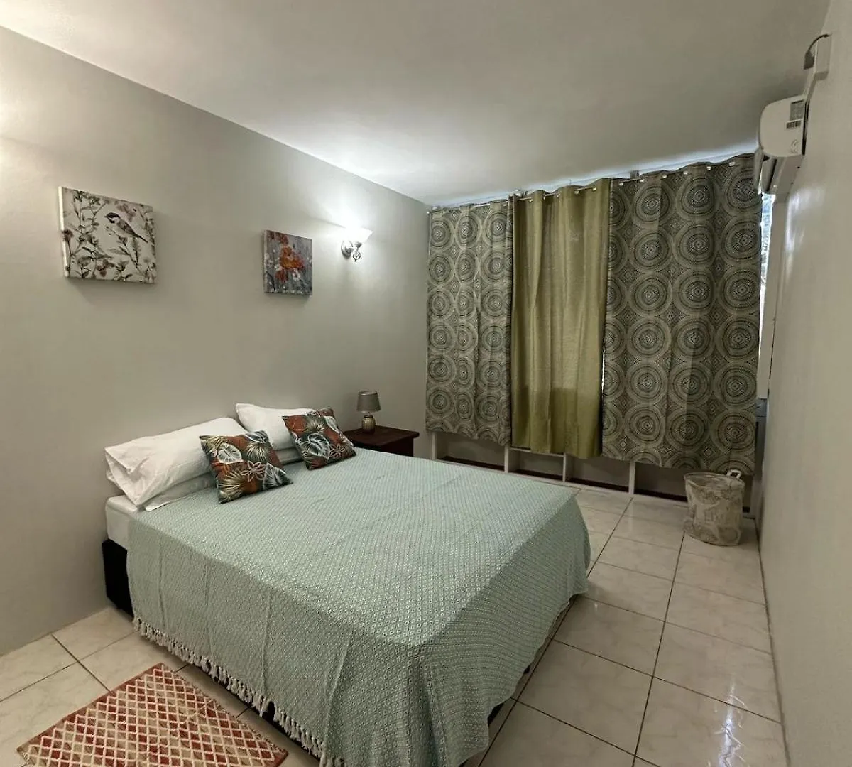 Ideal Location, Near Savannah Port of Spain Appartement